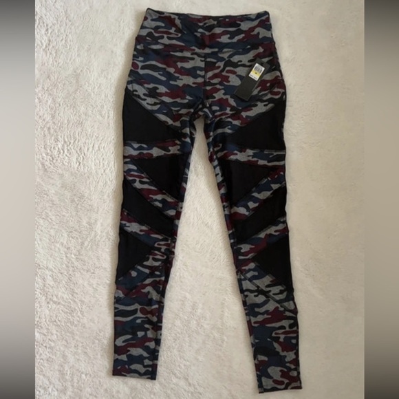 Jessica Simpson TheWarmUp Full Length Camouflage Workout Legging, Medium - Picture 3 of 17